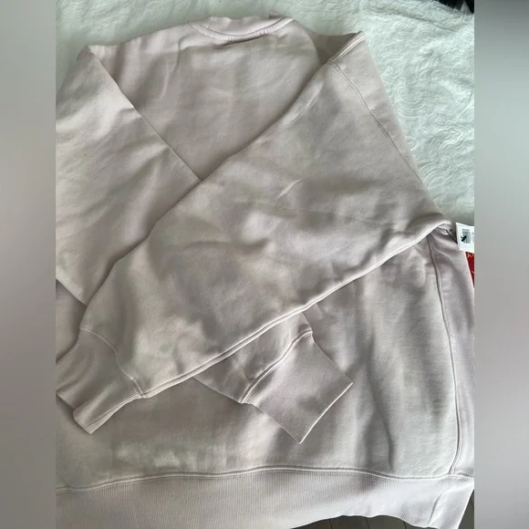 Aritzia cozy fleece boyfriend sweatshirt - cute bunny design - Picture 3 of 9